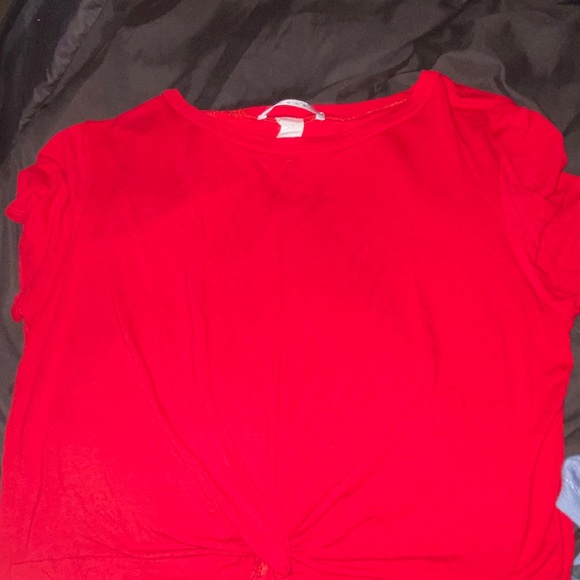 Twisted t - Picture 1 of 2